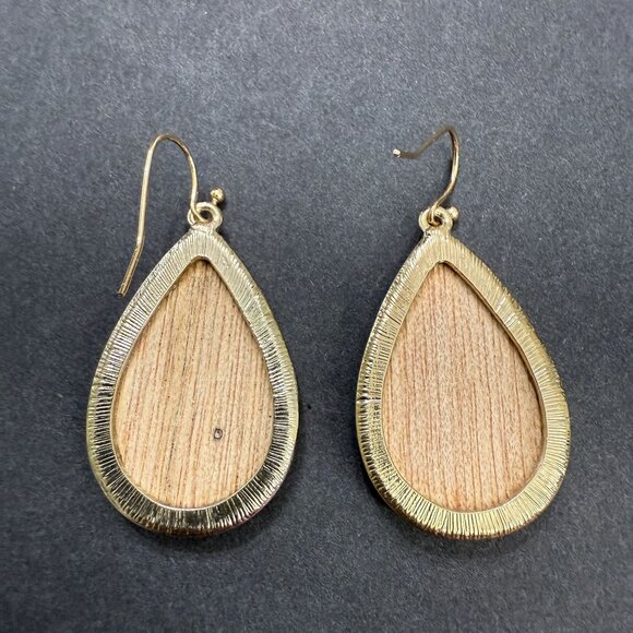 NOC Teardrop Wood Earrings Blue White Tile Pattern Gold-Tone Accents Lightweight - Picture 4 of 7